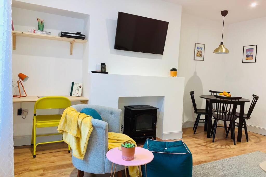 The Nook - A Stylish Apartment With Garden, Near The Beach バーウィック・アポン・ツイード エクステリア 写真